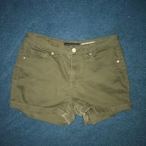 High Waisted Midi Dark Green Shorts